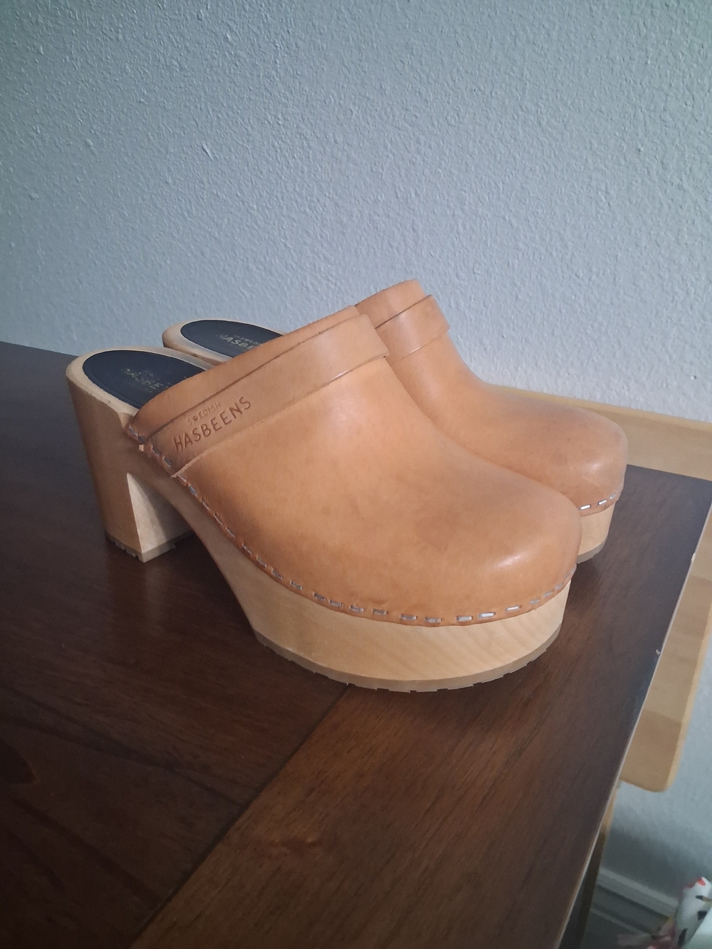 Swedish Hasbeens Tan Leather Platform Heel Clogs Women’s Size 6.5